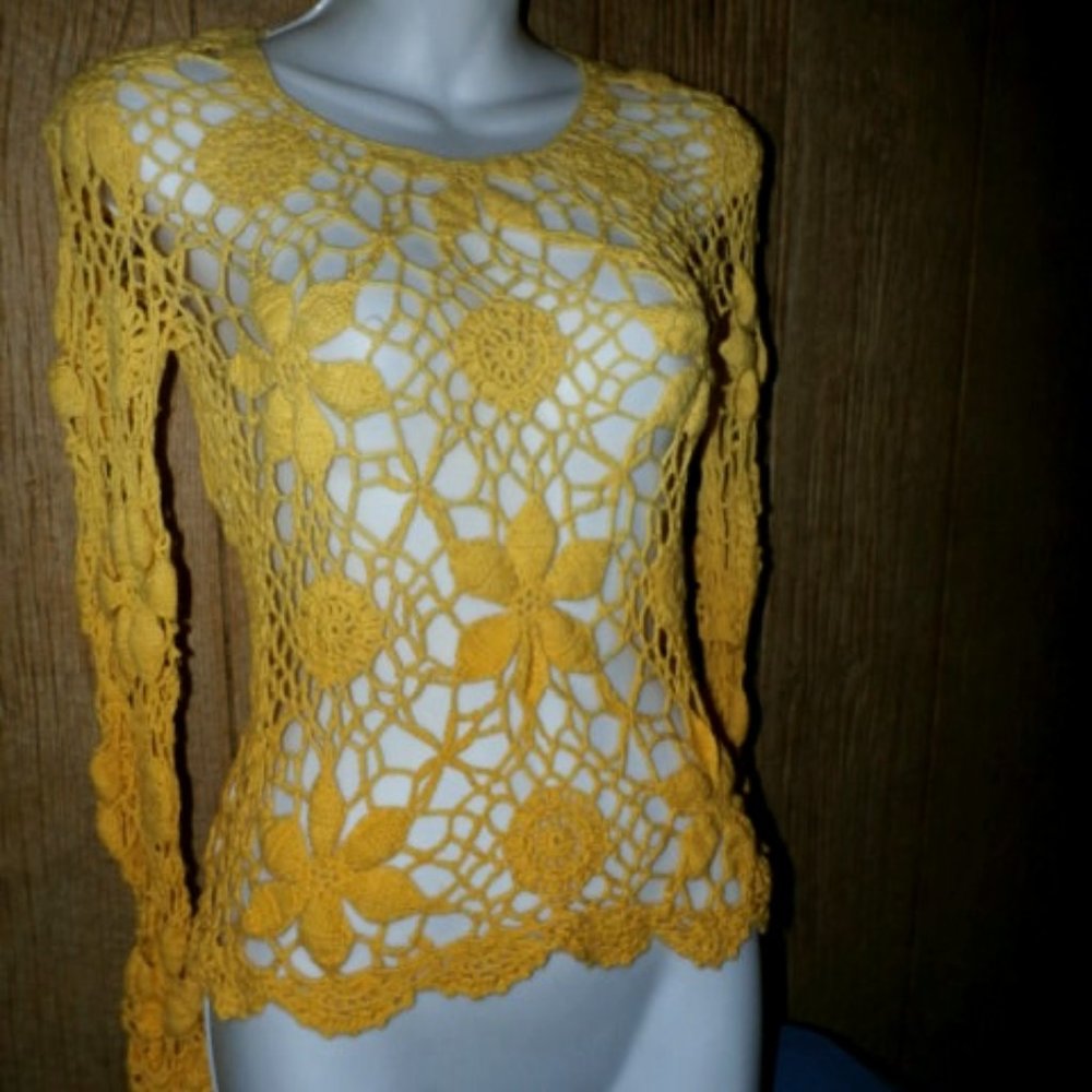 Vintage Forenza yellow floral  crochet top Long sleeved size Jrs Small